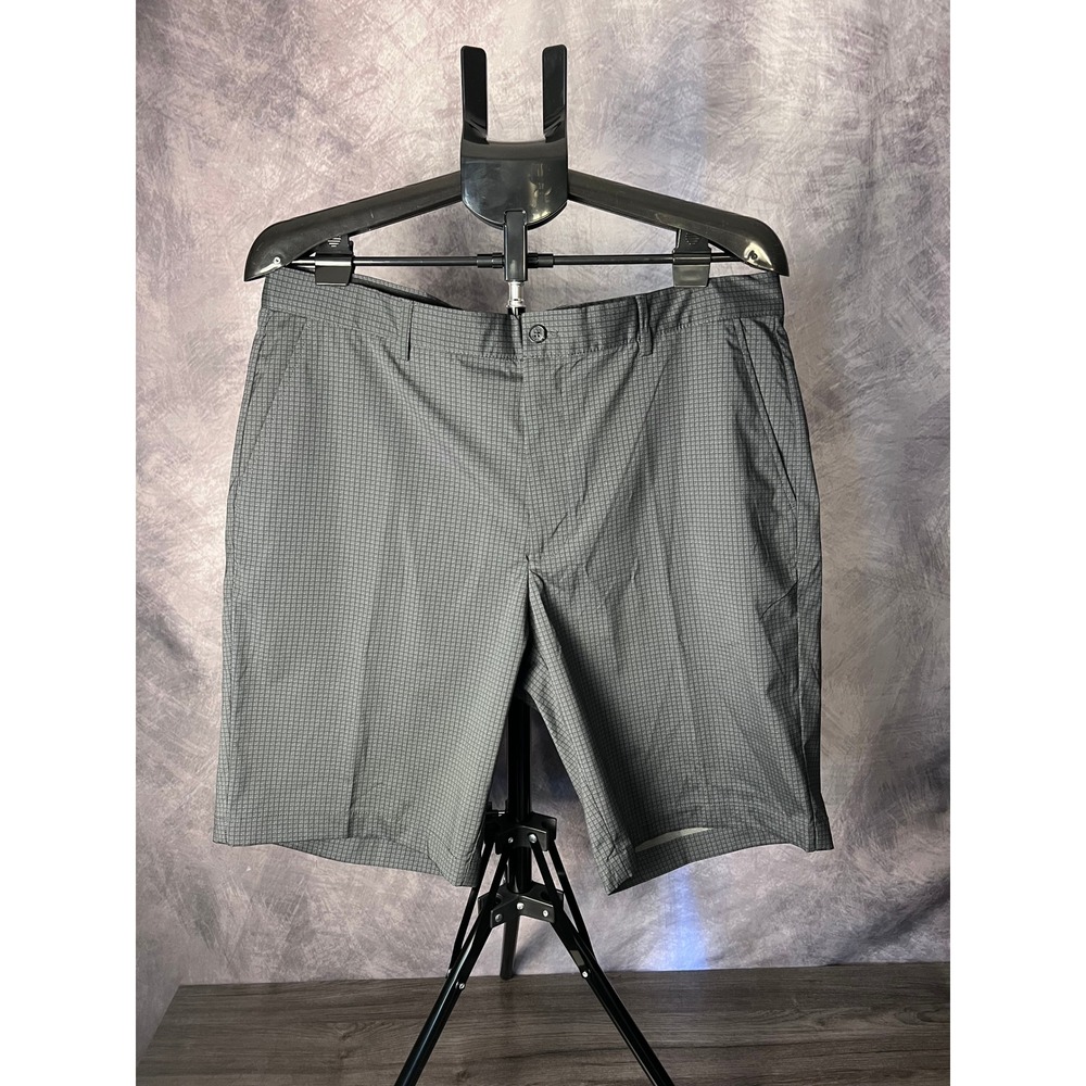 Greg Norman Shark Performance Golf Shorts Dark Gray Men's 36 Check Flat Front